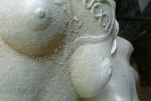 < GUCCI > 2004, Sandstein 60x30x15cm